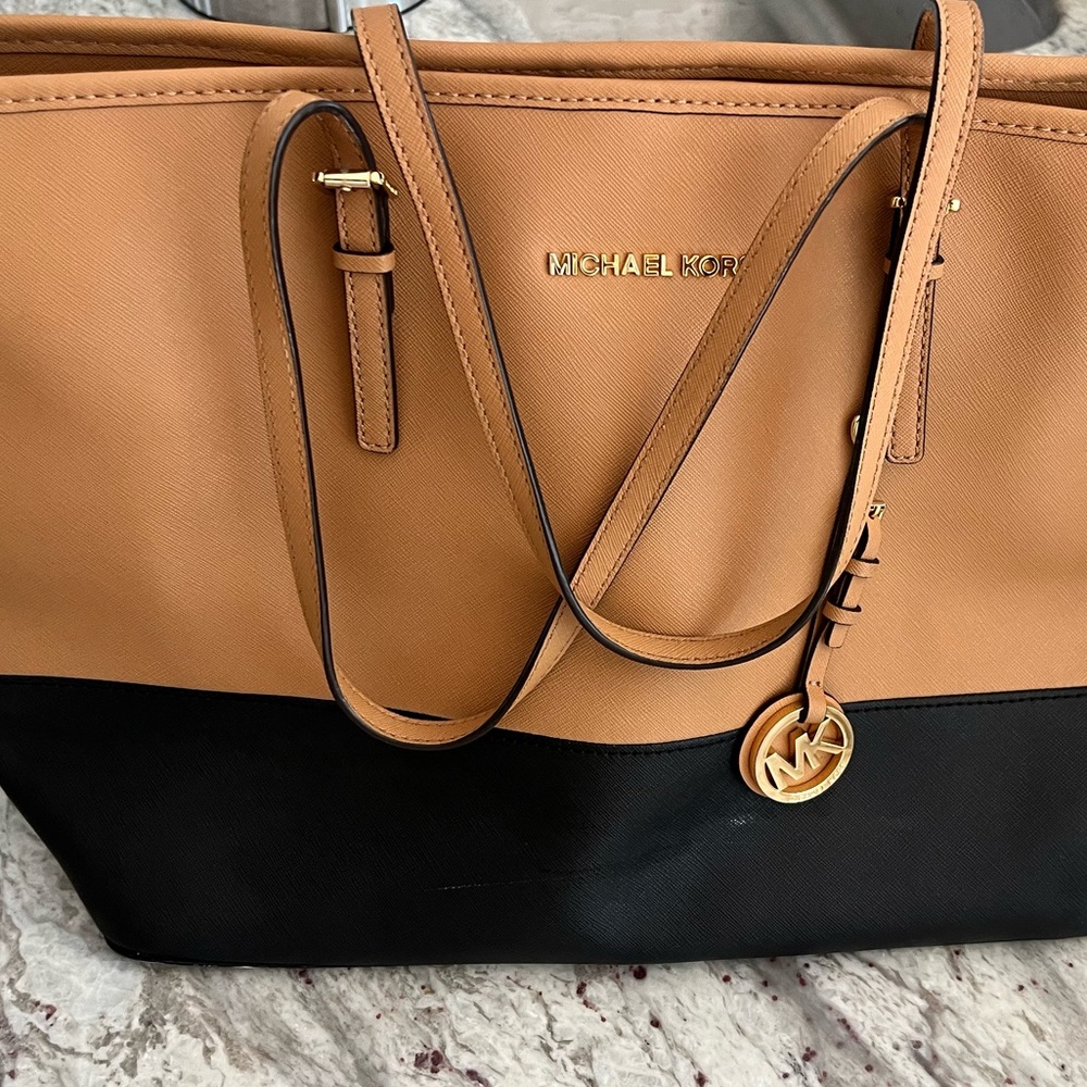 Michael Kors two tone large tote. 19x12. Excellent condition.